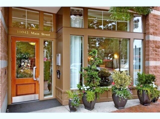 Property Photo:  10042 Main St 501  WA 98004 
