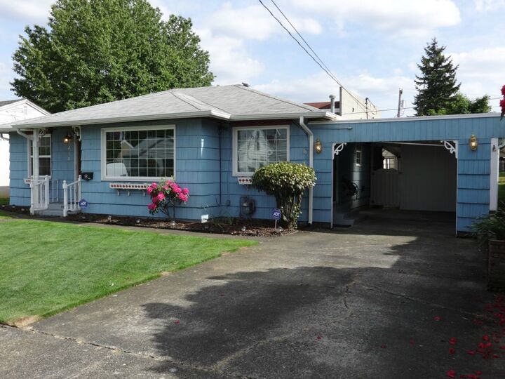 Property Photo: 210 7th St SE WA 98002
