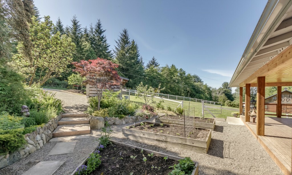 Property Photo: 986 Terry Heights Lane WA 98282