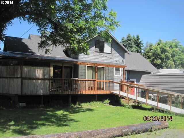 Property Photo:  8908 SE 55th Ave  OR 97206 