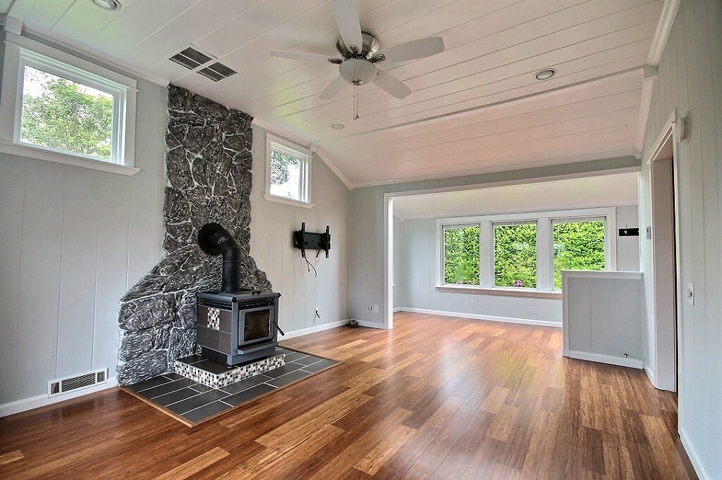 Property Photo:  4415 Shelby Rd  WA 98087 