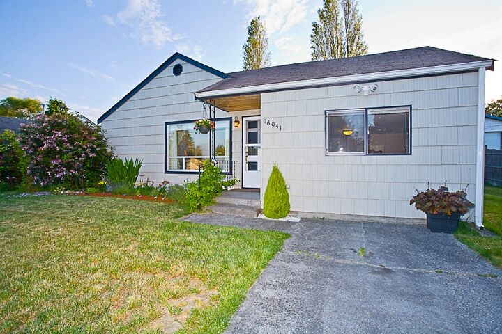 16041 8th Ave NE  Shoreline WA 98155 photo