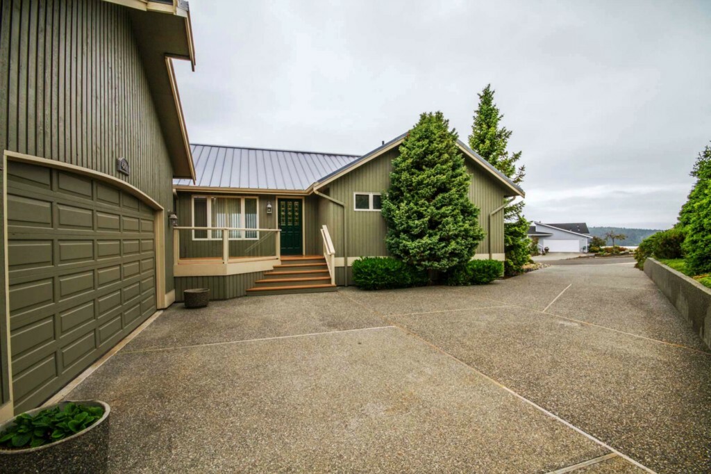 Property Photo:  4701 Kingsway  WA 98221 