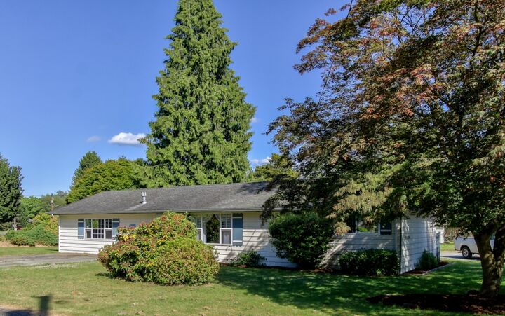 Property Photo: 21256 Plaza Dr WA 98284