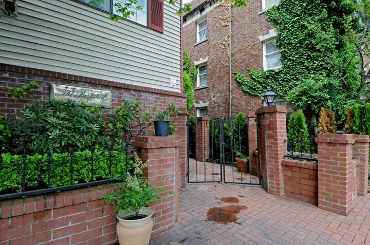 Property Photo:  215 14th Ave E 203  WA 98112 