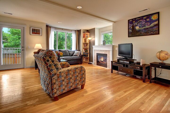 Property Photo: 4506 NE 55th St B WA 98105