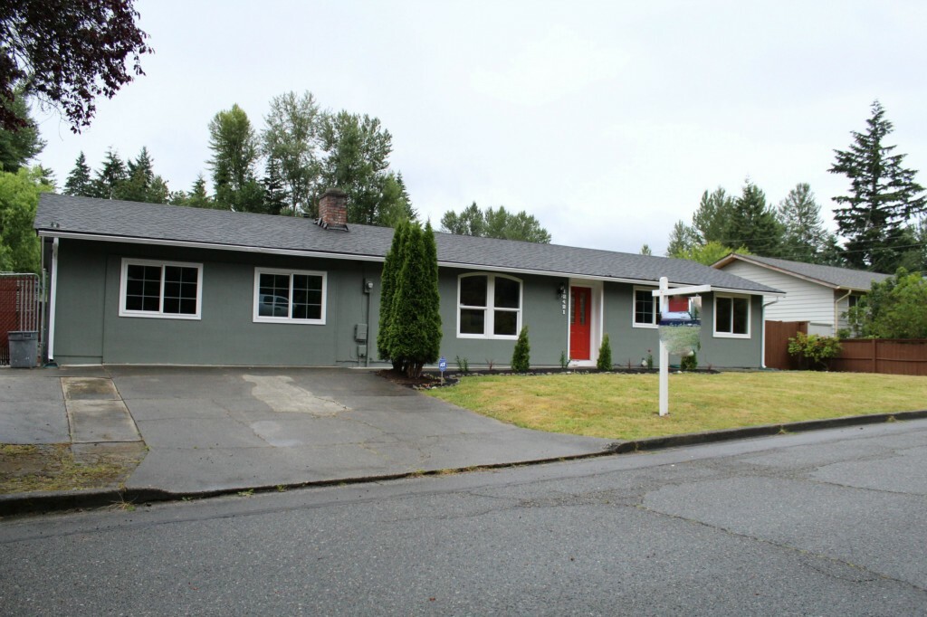 Property Photo:  12421 SE 201st Place  WA 98031 