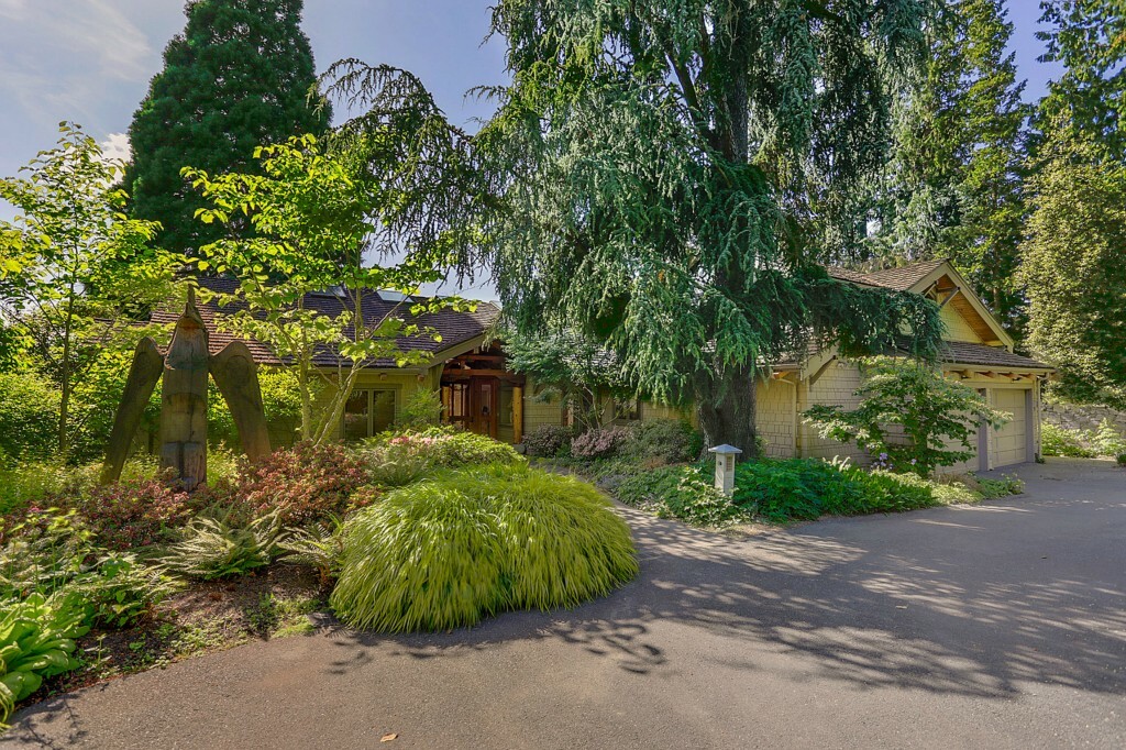 Property Photo:  4347 Hunts Point Rd  WA 98004 