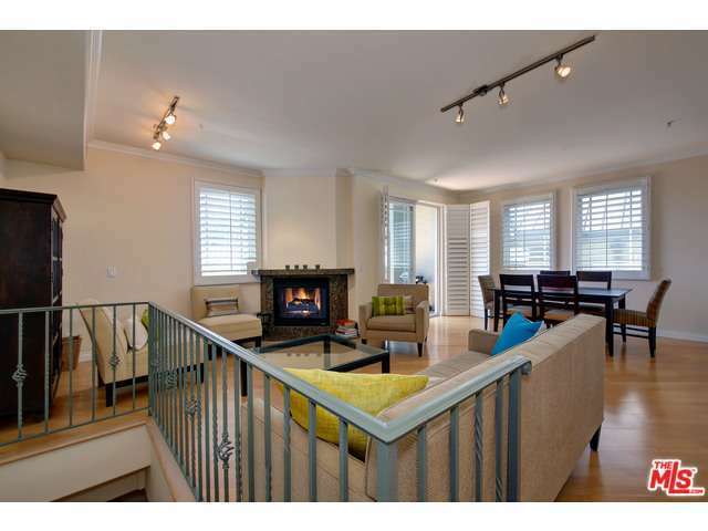 Property Photo: 1426 N Laurel Ave 407 CA 90046