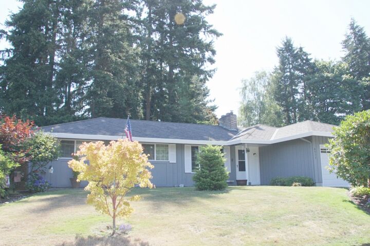 Property Photo:  6522 121st Place SE  WA 98006 