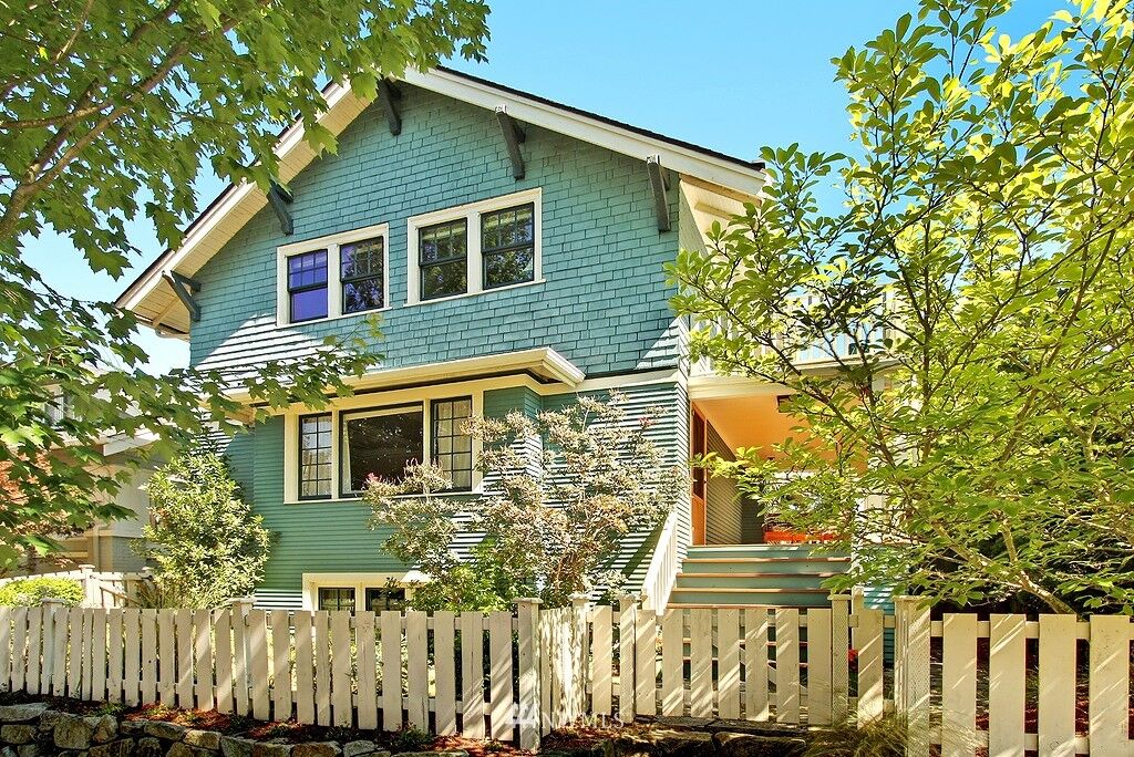 Property Photo:  1026 NE 61st Street  WA 98115 