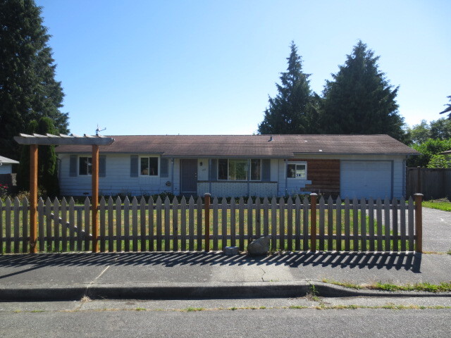 Property Photo: 6229 Bluff Place WA 98203