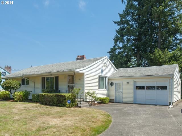 Property Photo: 1806 NE 141st Ave OR 97230