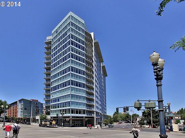 Property Photo:  1926 W Burnside St 1102  OR 97209 