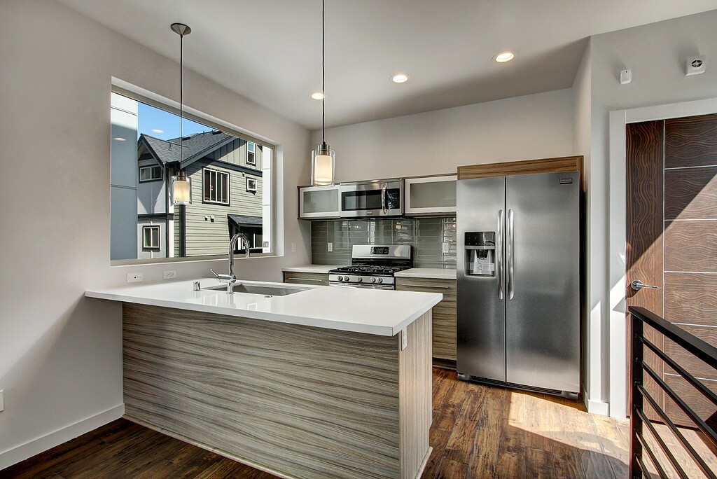 Property Photo: 9609A Roosevelt Wy NE WA 98115