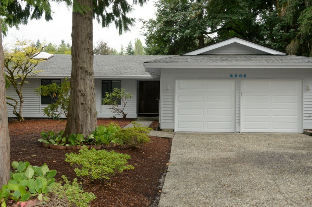 Property Photo: 2208 180th Place NE WA 98052