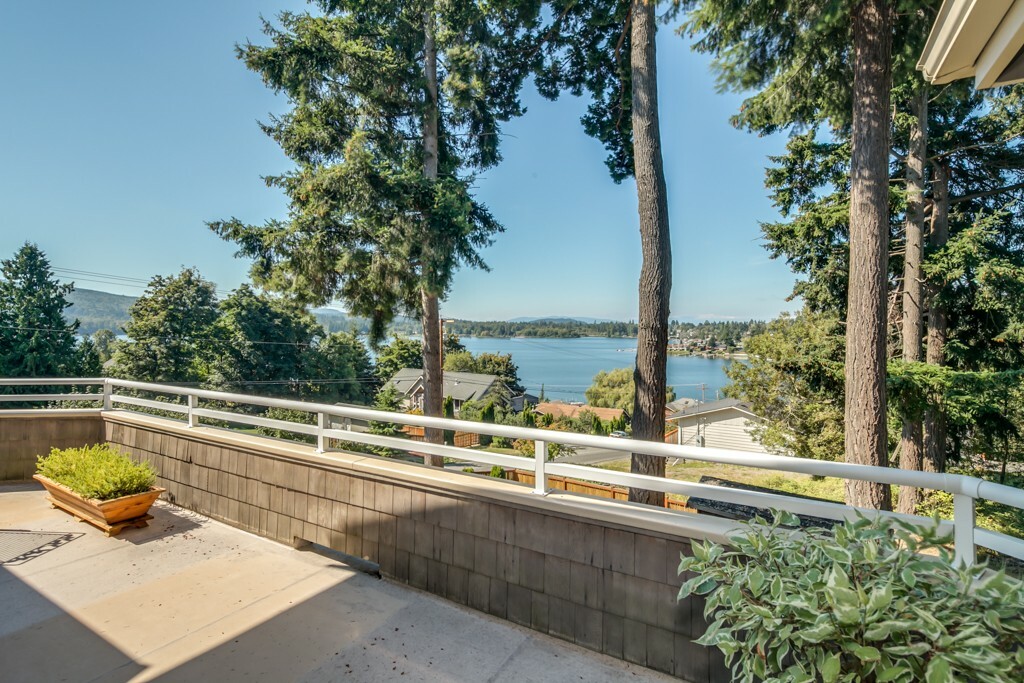 Property Photo:  2903 Huntington Dr  WA 98226 