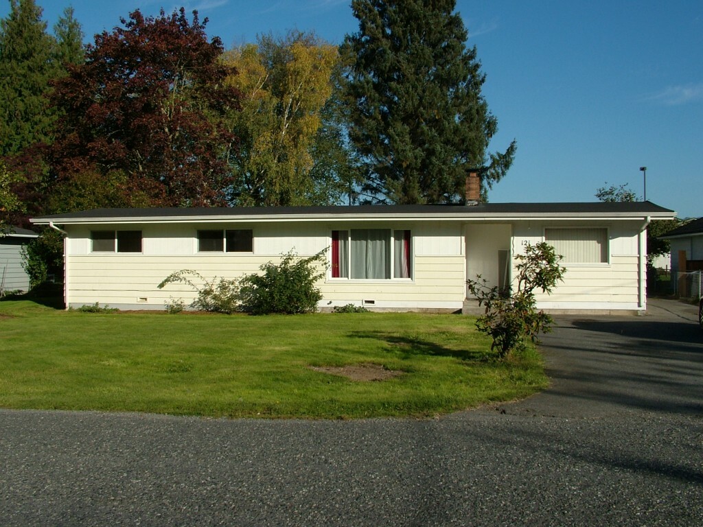 Property Photo:  121 N Ball St  WA 98284 