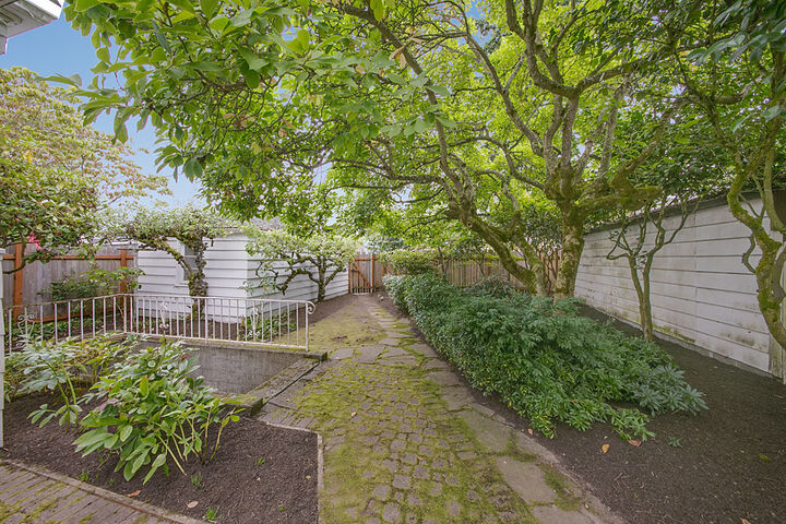 Property Photo: 2304 McGilvra Blvd E WA 98112