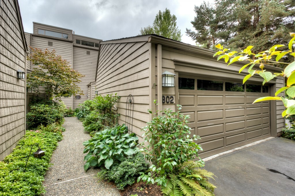 Property Photo: 1802 101st Place NE WA 98004