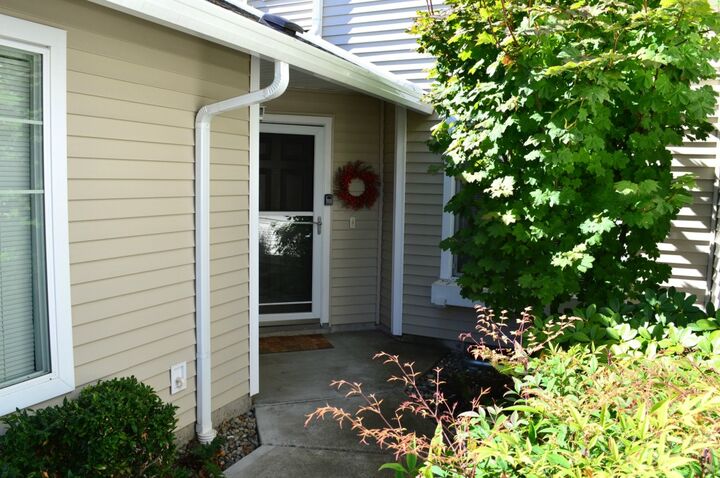 Property Photo: 5909 Panorama Dr SE 18103 WA 98092