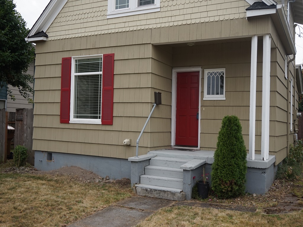 Property Photo:  1036 S Ferry St  WA 98405 