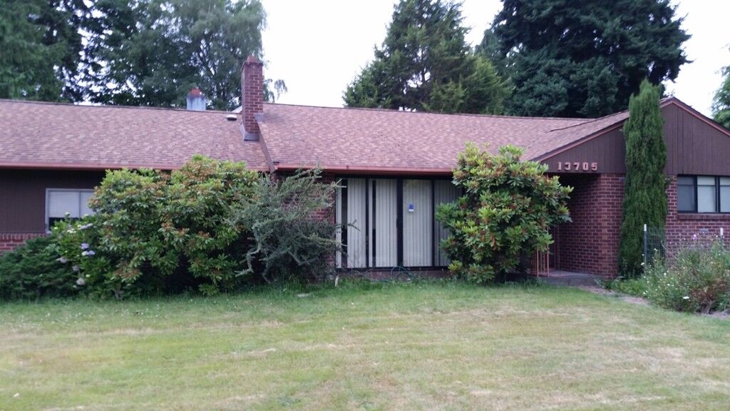Property Photo:  13705 Corliss Ave N  WA 98133 