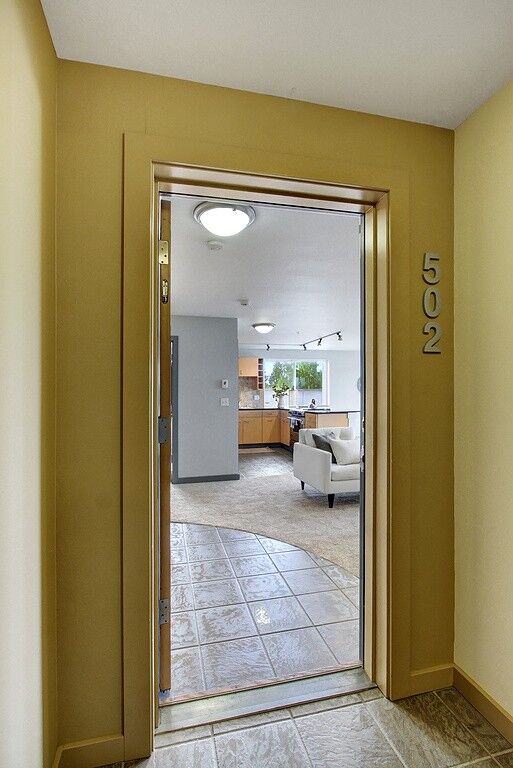 Property Photo: 225 NE 65th St 502 WA 98115