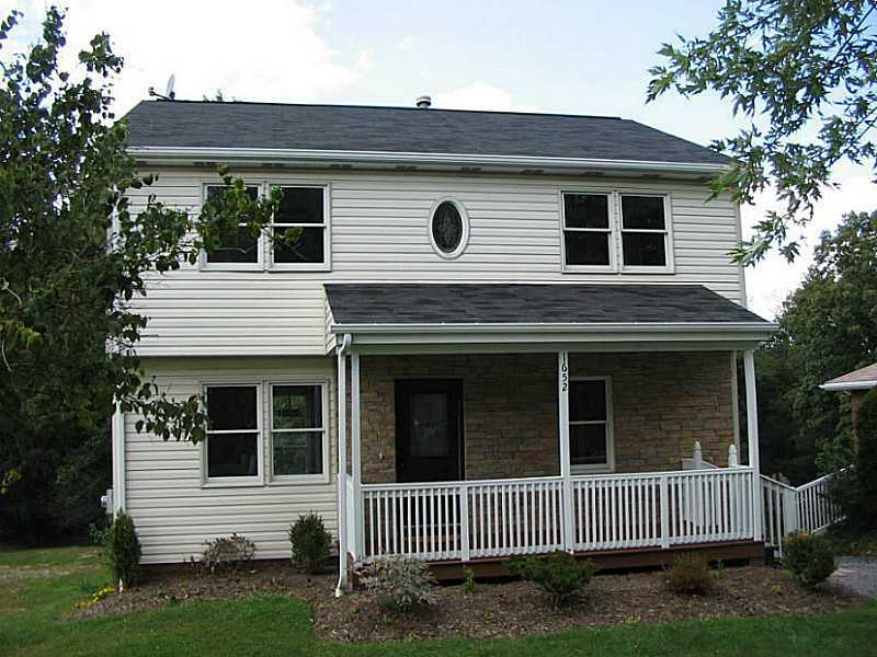 Property Photo:  1652 Charlton Heights Rd  PA 15108 