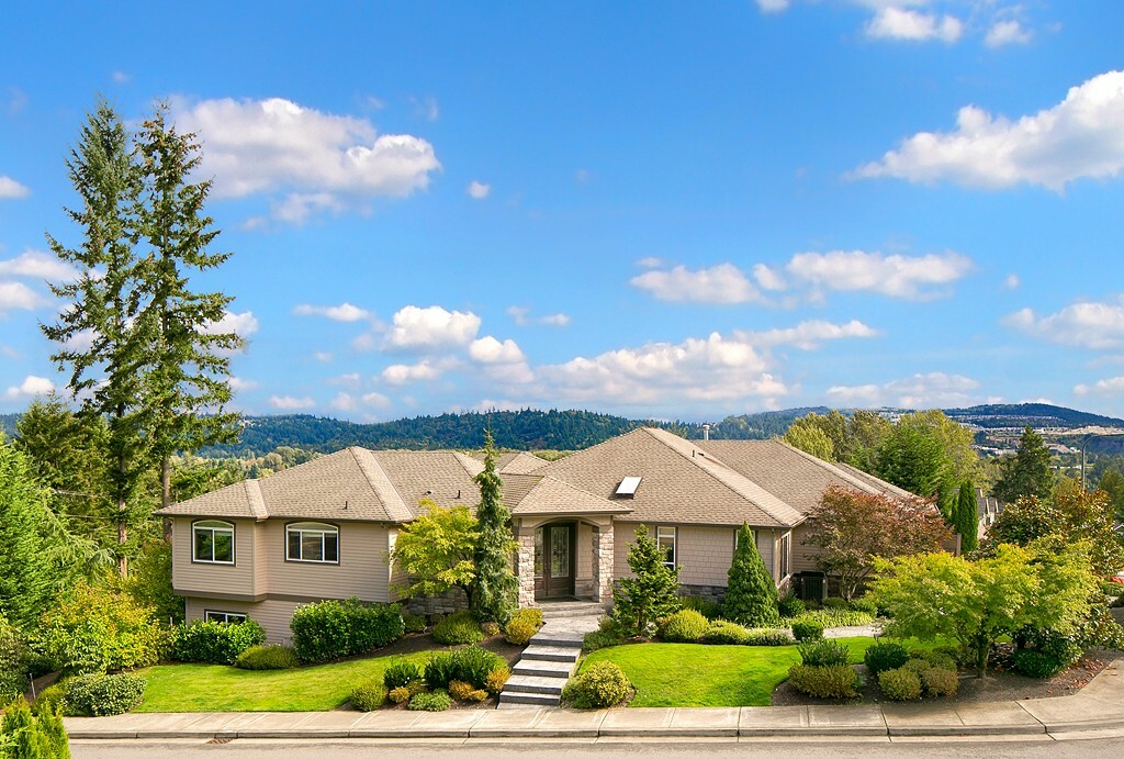 Property Photo: 1750 Pine View Dr NW WA 98027