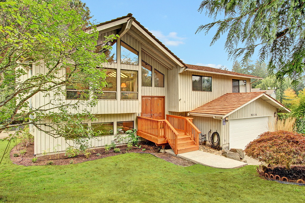 Property Photo: 9014 44th Ave W WA 98275