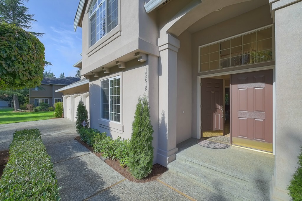 Property Photo: 12618 NE 65th St WA 98033