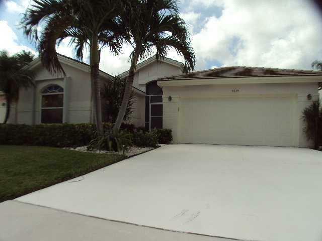 Property Photo: 9629 Harbour Lake Circle FL 33437