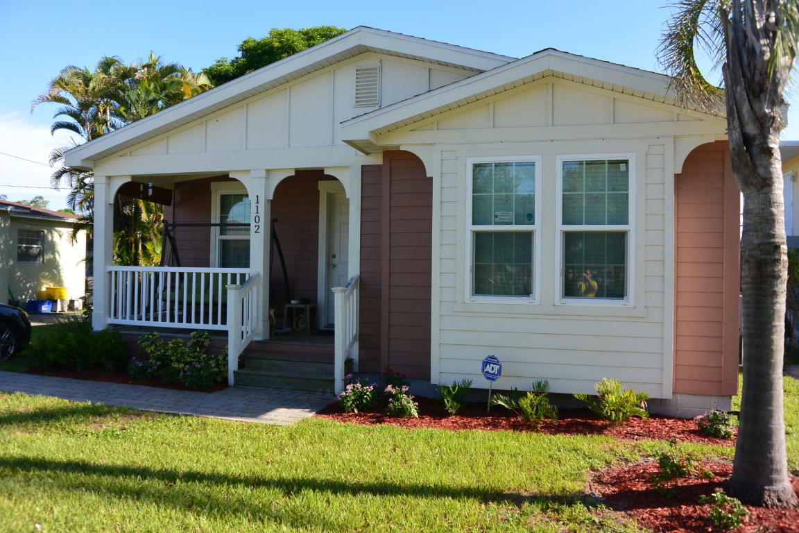 Property Photo:  1102 19th Street  FL 33407 