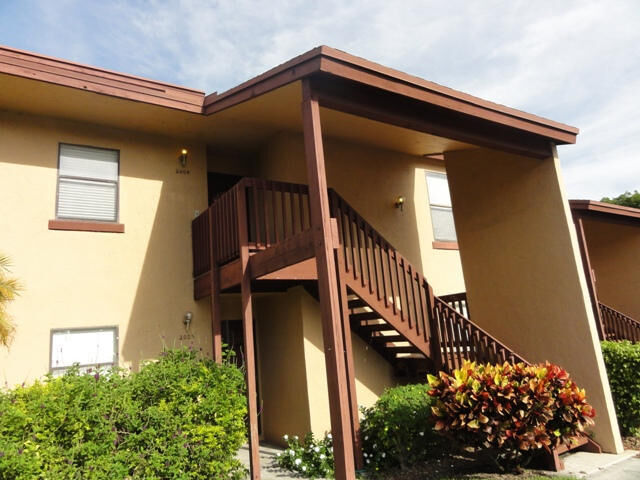 Property Photo: 2004 W Lakeview Drive W #4 FL 33411