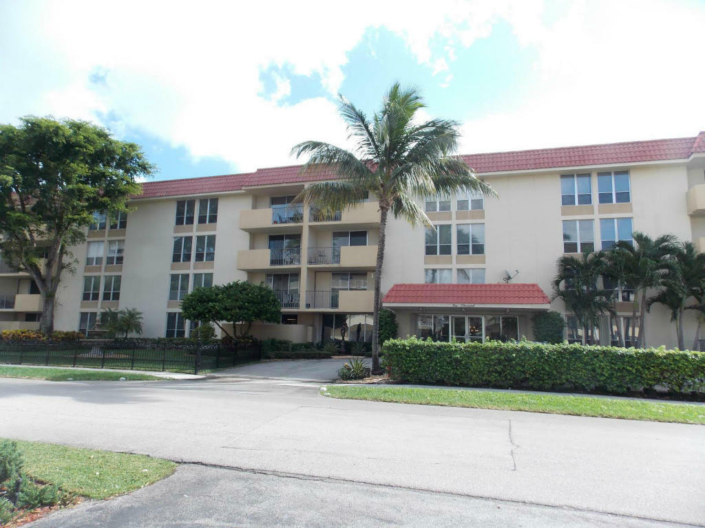 Property Photo:  1000 Spanish River Road Apt 2I  FL 33432 