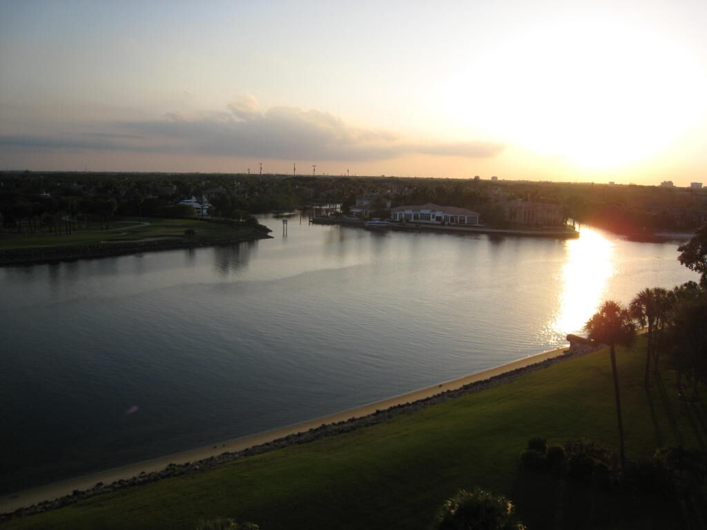 Property Photo:  356 Golfview Road Apt 506  FL 33408 