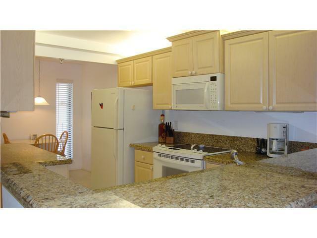 Property Photo: 18 Royal Palm Way 5040 FL 33432