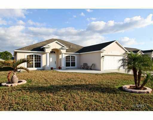 Property Photo:  553 SW Lakehurst Drive  FL 34983 