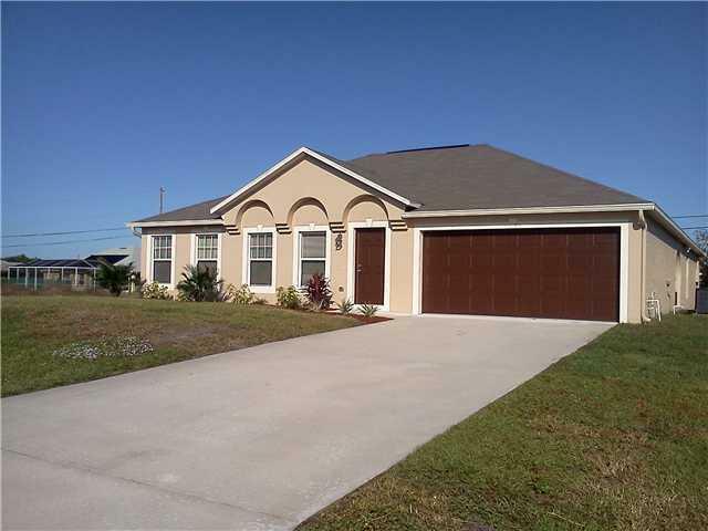 Property Photo:  889 SW Kappa Avenue  FL 34953 