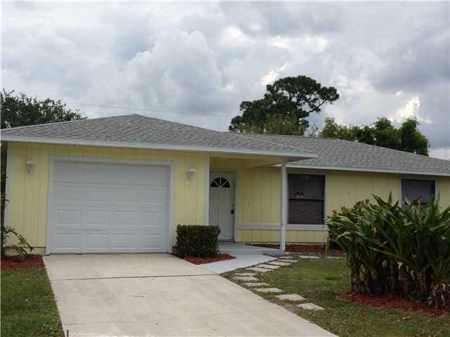 Property Photo:  2522 SE Jason Place  FL 34952 