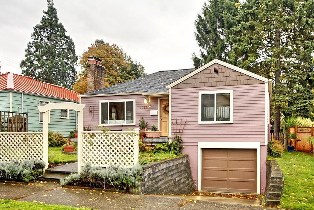 Property Photo:  1717 N 82nd St  WA 98103 