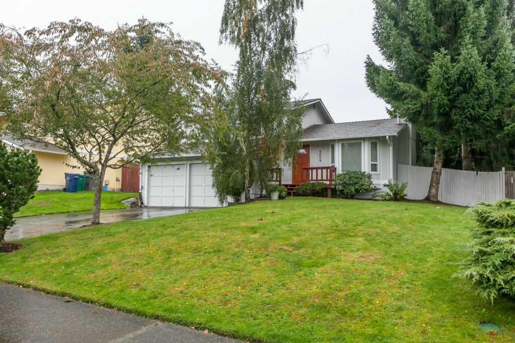 Property Photo:  9009 NE 139th St  WA 98034 