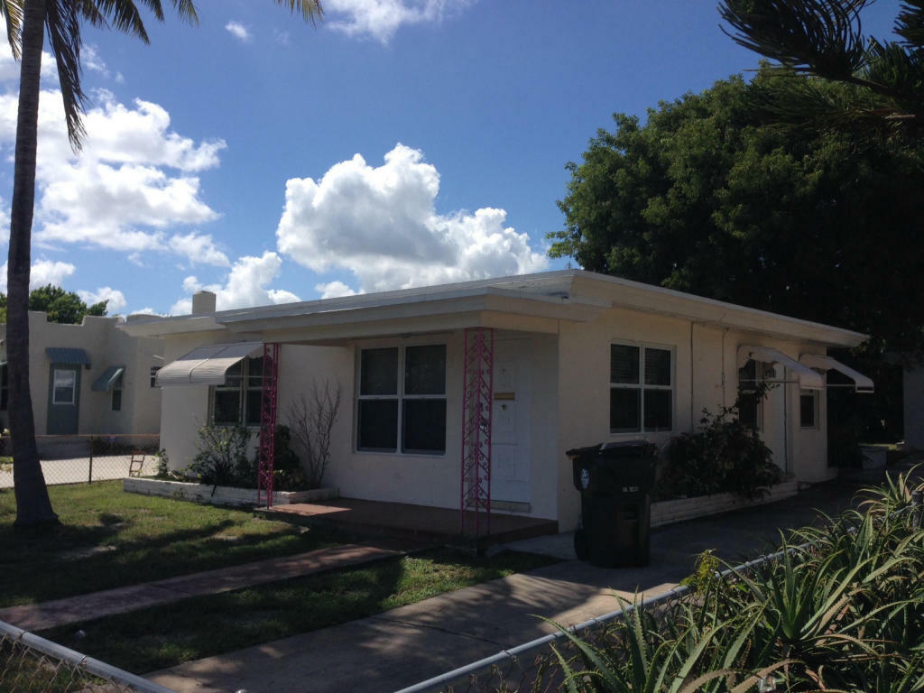 Property Photo:  711 S M Street  FL 33460 