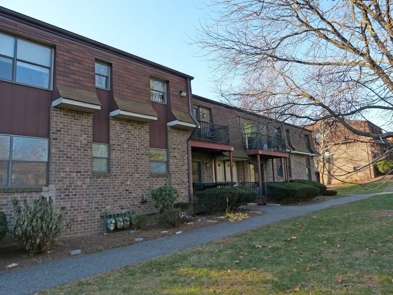 Property Photo: 405 Westminster Pl NJ 08822