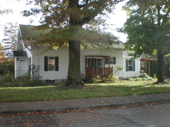 Property Photo:  1729 Front St  WA 98264 