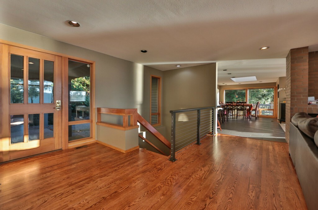 Property Photo:  2440 E Lake Sammamish Pkwy NE  WA 98074 