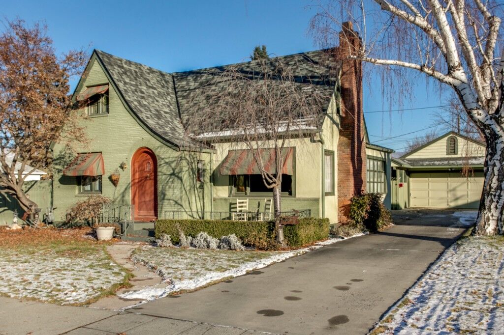 Property Photo:  7 S Garfield Ave  WA 98801 