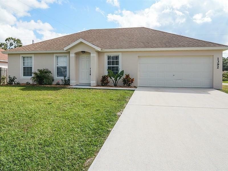 Property Photo:  1392 SW Amboy Avenue  FL 34953 