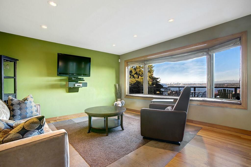 Property Photo: 1401 33rd Ave S WA 98144